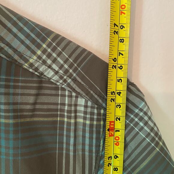 Columbia Gorpcore Outdoor Lightweight Plaid Gray Blue Polo Shirt Men size Medium - Picture 8 of 9